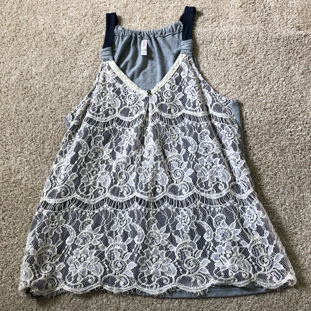 sleeveless shirt
